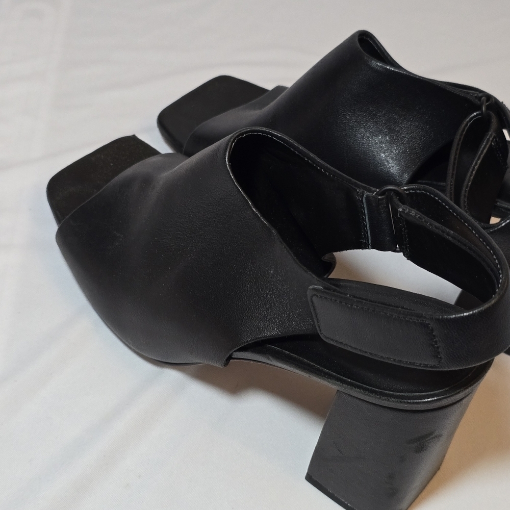 Vince. Black Leather Open Toe Stack Heel Sandals Square Toe Shoes, sz 8 - Picture 6 of 11